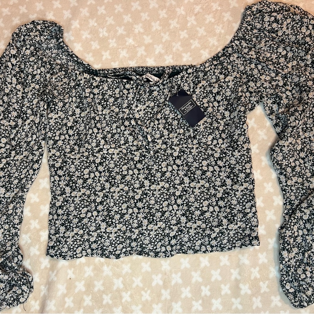 Abercrombie & Fitch Floral Blouse *NWT* Size M